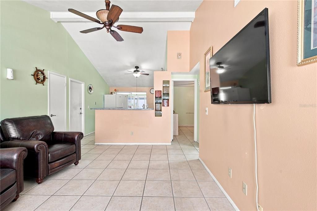 For Sale: $370,000 (3 beds, 2 baths, 1200 Square Feet)