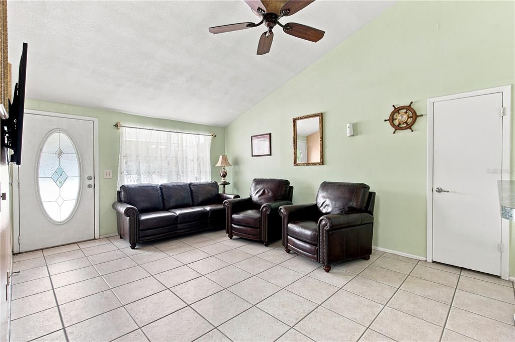 For Sale: $370,000 (3 beds, 2 baths, 1200 Square Feet)