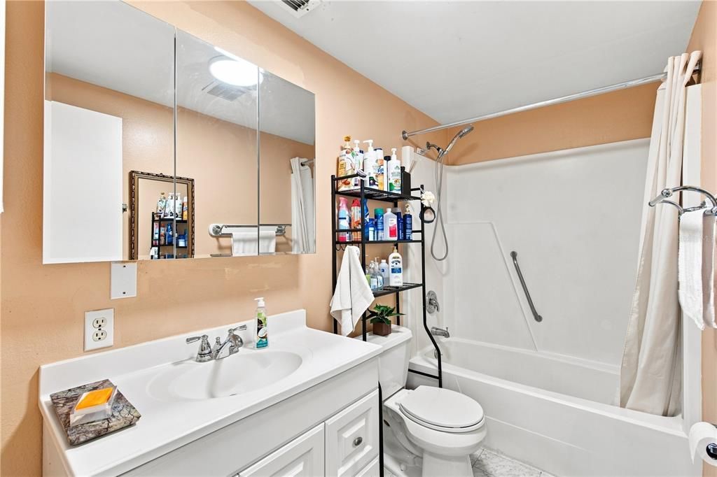 For Sale: $370,000 (3 beds, 2 baths, 1200 Square Feet)