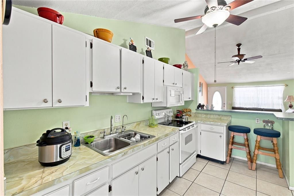 For Sale: $370,000 (3 beds, 2 baths, 1200 Square Feet)