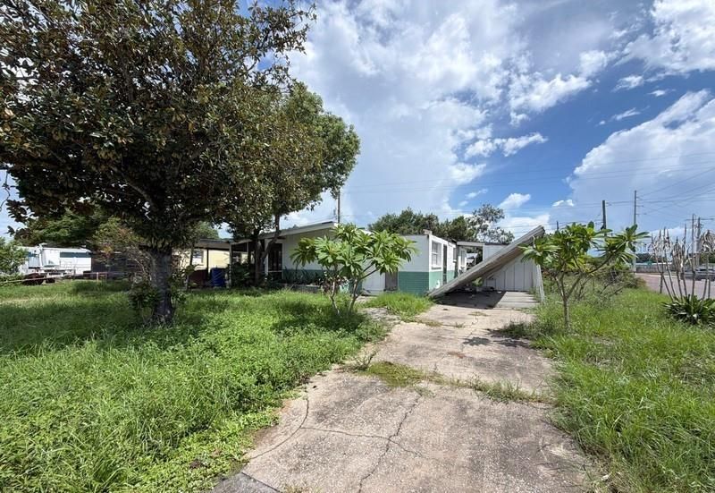 For Sale: $85,000 (2 beds, 1 baths, 888 Square Feet)