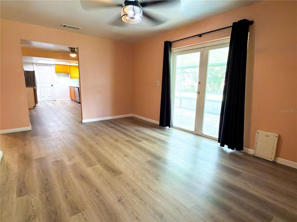 Activo con contrato: $230,000 (3 camas, 2 baños, 1176 Pies cuadrados)