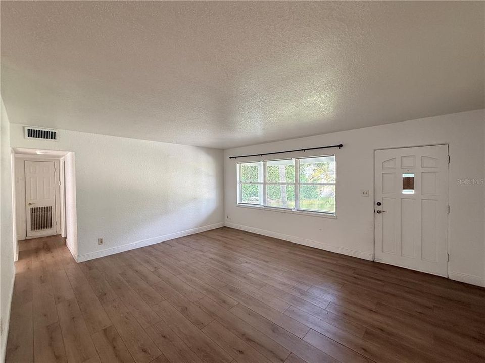 For Rent: $2,300 (3 beds, 2 baths, 1432 Square Feet)