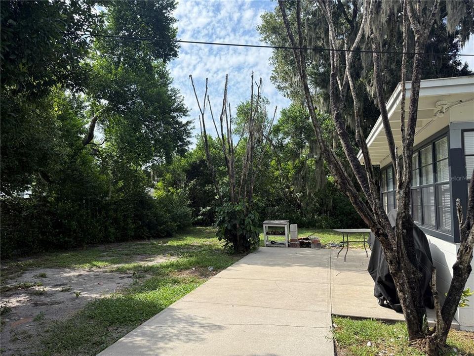 For Rent: $2,300 (3 beds, 2 baths, 1432 Square Feet)