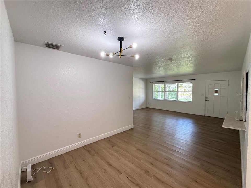 For Rent: $2,300 (3 beds, 2 baths, 1432 Square Feet)
