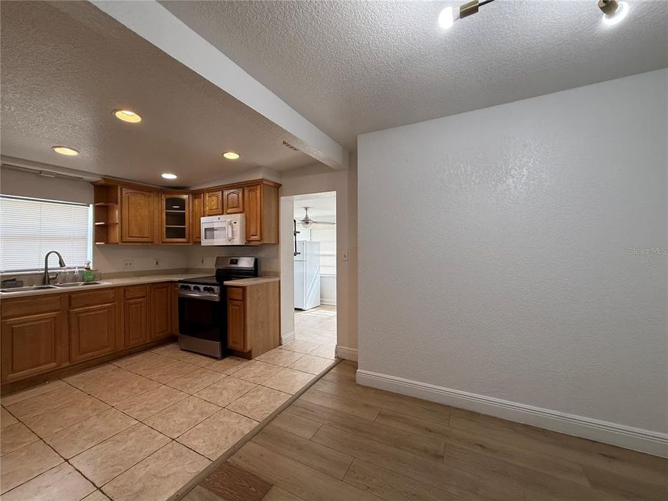 For Rent: $2,300 (3 beds, 2 baths, 1432 Square Feet)