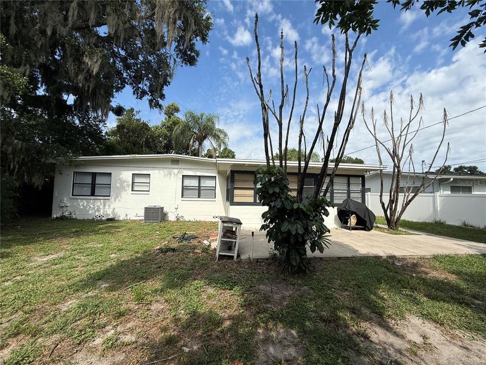 For Rent: $2,300 (3 beds, 2 baths, 1432 Square Feet)