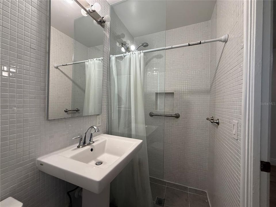 For Rent: $2,300 (3 beds, 2 baths, 1432 Square Feet)