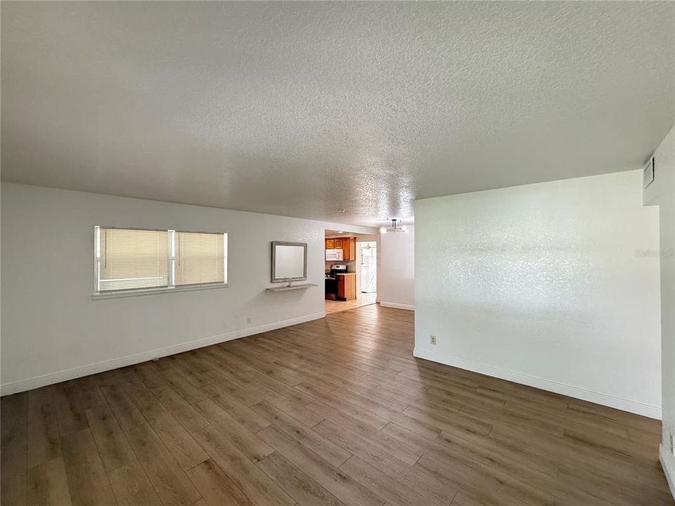 For Rent: $2,300 (3 beds, 2 baths, 1432 Square Feet)