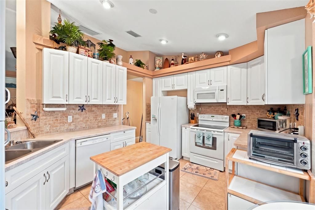 For Sale: $265,000 (3 beds, 2 baths, 1673 Square Feet)