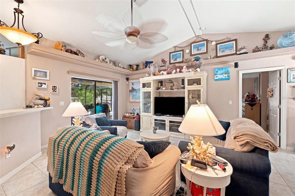 For Sale: $265,000 (3 beds, 2 baths, 1673 Square Feet)