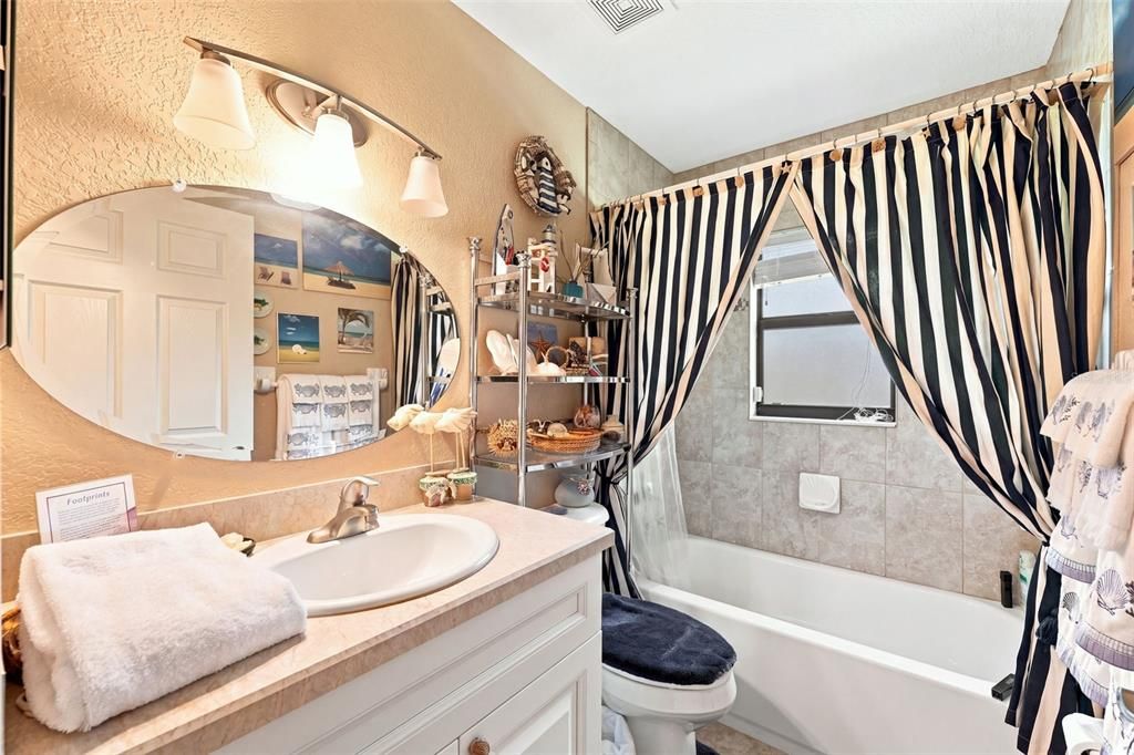 For Sale: $265,000 (3 beds, 2 baths, 1673 Square Feet)