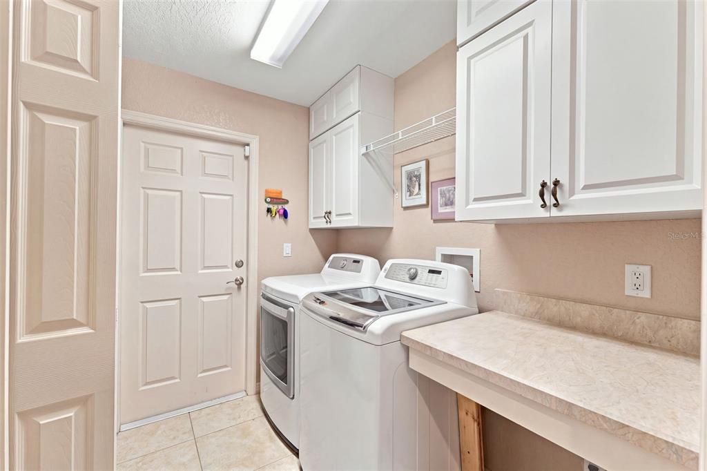For Sale: $265,000 (3 beds, 2 baths, 1673 Square Feet)