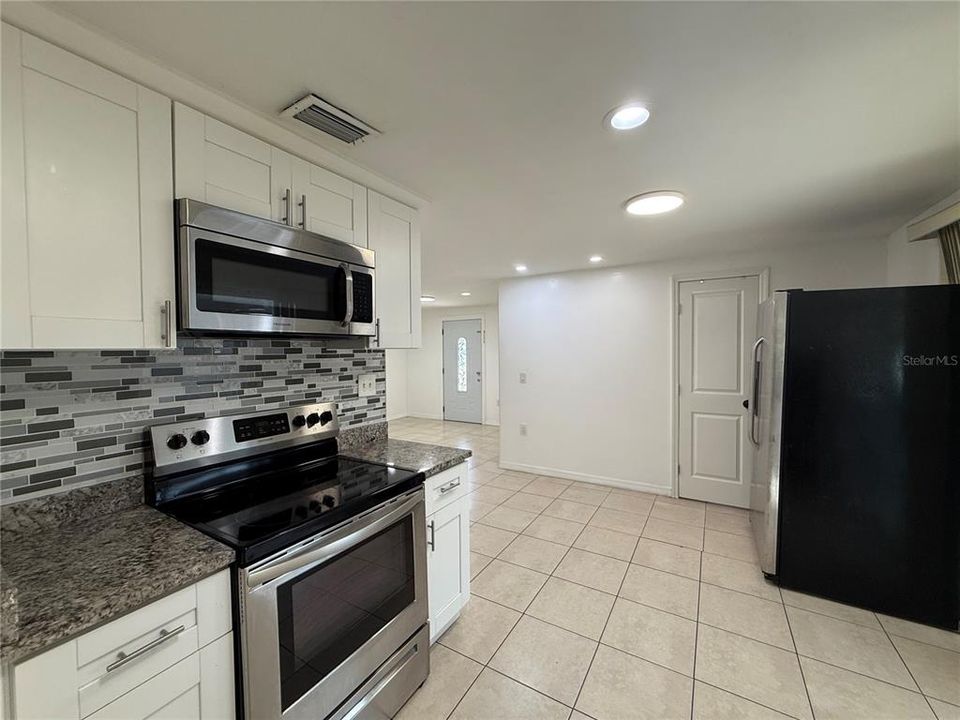 For Rent: $2,600 (3 beds, 1 baths, 1080 Square Feet)
