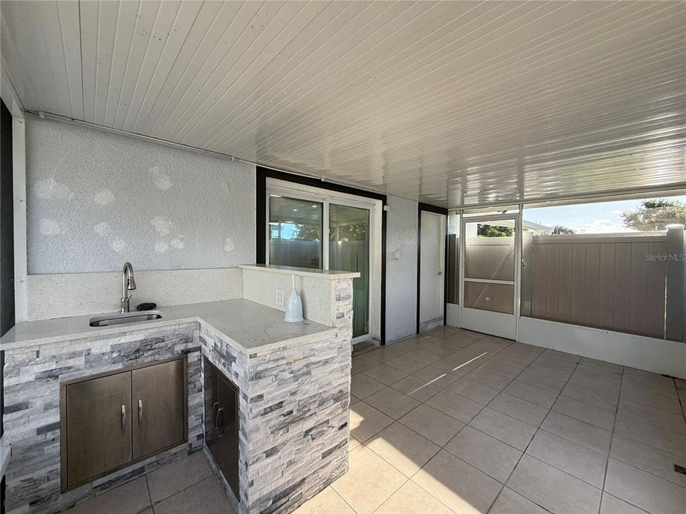 For Rent: $2,600 (3 beds, 1 baths, 1080 Square Feet)