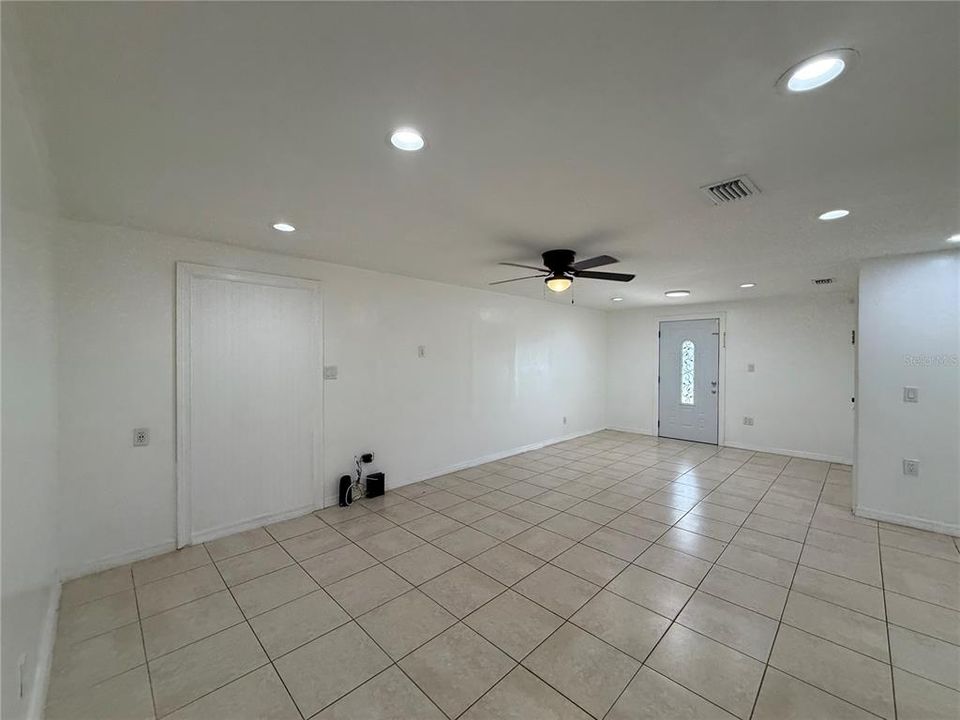 For Rent: $2,600 (3 beds, 1 baths, 1080 Square Feet)