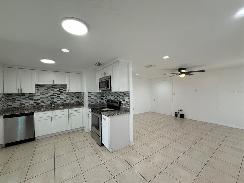 For Rent: $2,600 (3 beds, 1 baths, 1080 Square Feet)