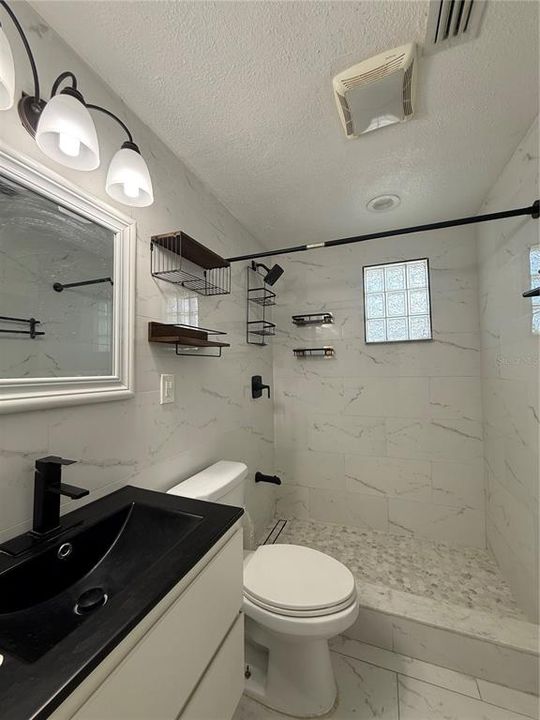 For Rent: $2,600 (3 beds, 1 baths, 1080 Square Feet)