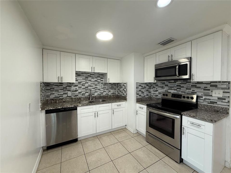 For Rent: $2,600 (3 beds, 1 baths, 1080 Square Feet)