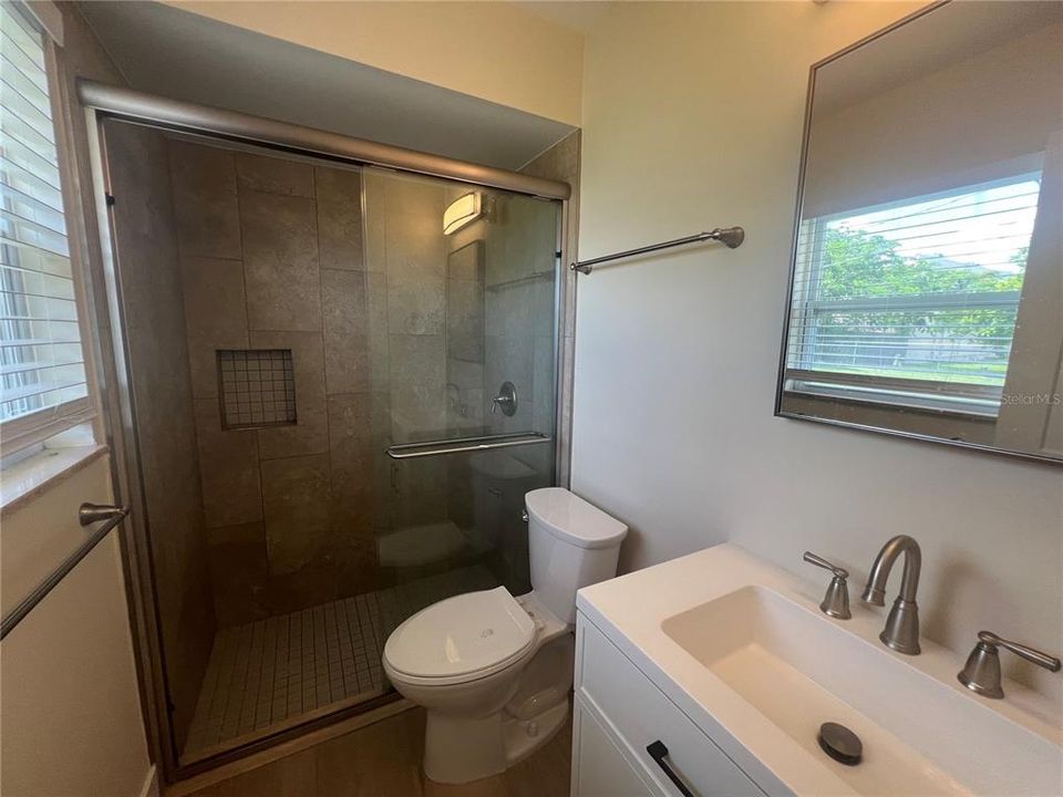 В аренду: $1,600 (3 спален, 2 ванн, 1298 Квадратных фут)