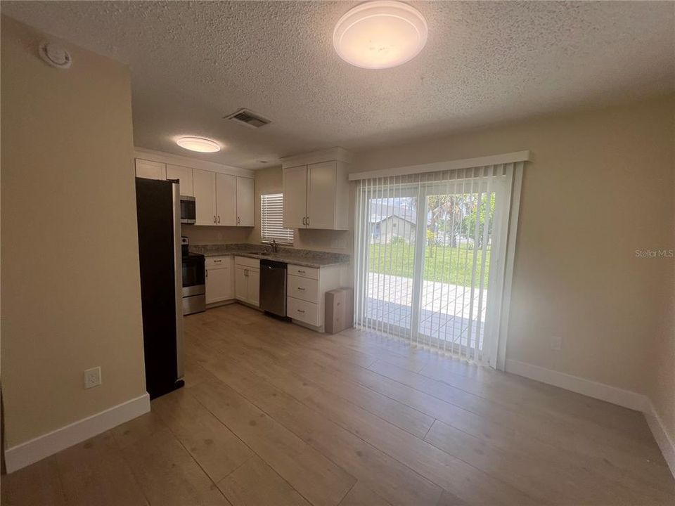 В аренду: $1,600 (3 спален, 2 ванн, 1298 Квадратных фут)