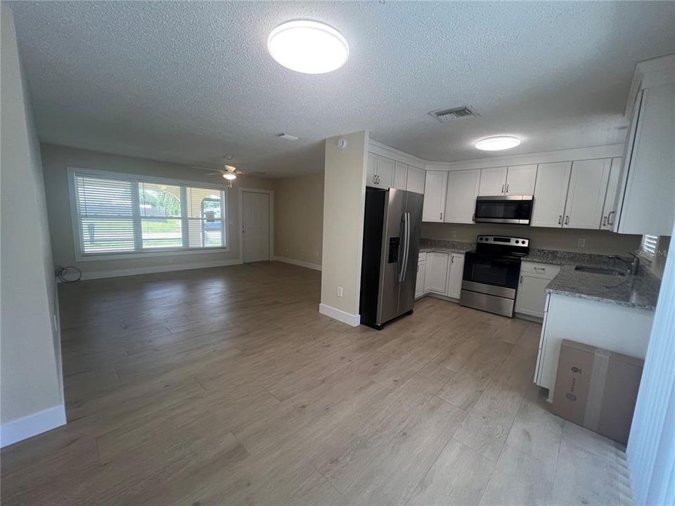 В аренду: $1,600 (3 спален, 2 ванн, 1298 Квадратных фут)