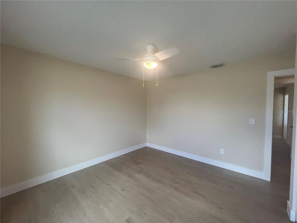 В аренду: $1,600 (3 спален, 2 ванн, 1298 Квадратных фут)
