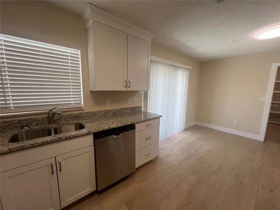В аренду: $1,600 (3 спален, 2 ванн, 1298 Квадратных фут)