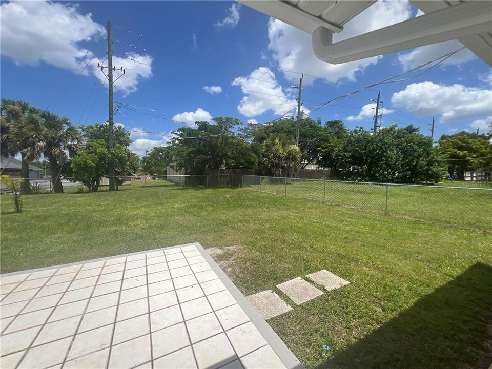 В аренду: $1,600 (3 спален, 2 ванн, 1298 Квадратных фут)