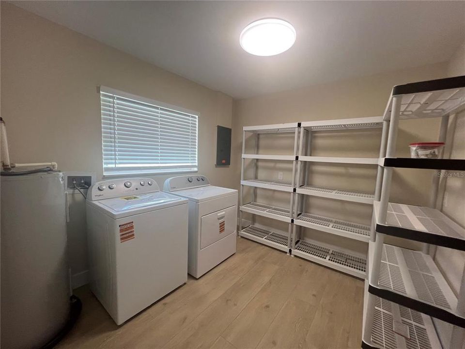 В аренду: $1,600 (3 спален, 2 ванн, 1298 Квадратных фут)