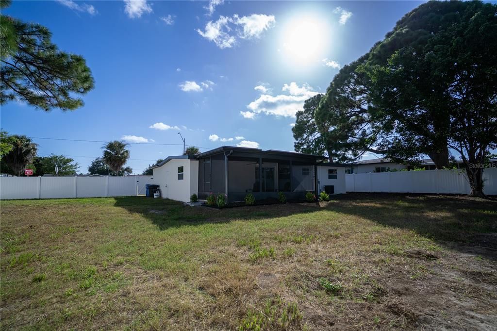 En Venta: $359,000 (3 camas, 2 baños, 1000 Pies cuadrados)
