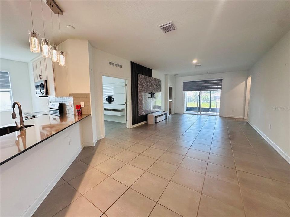 For Sale: $410,000 (4 beds, 3 baths, 2109 Square Feet)