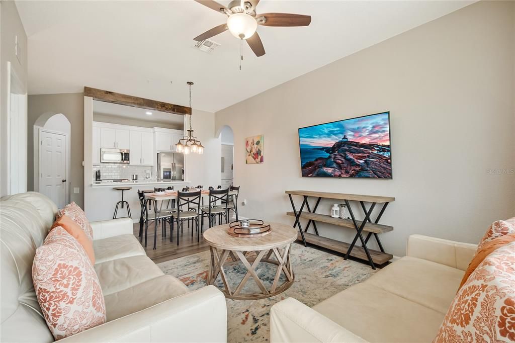 For Sale: $275,000 (2 beds, 2 baths, 1081 Square Feet)