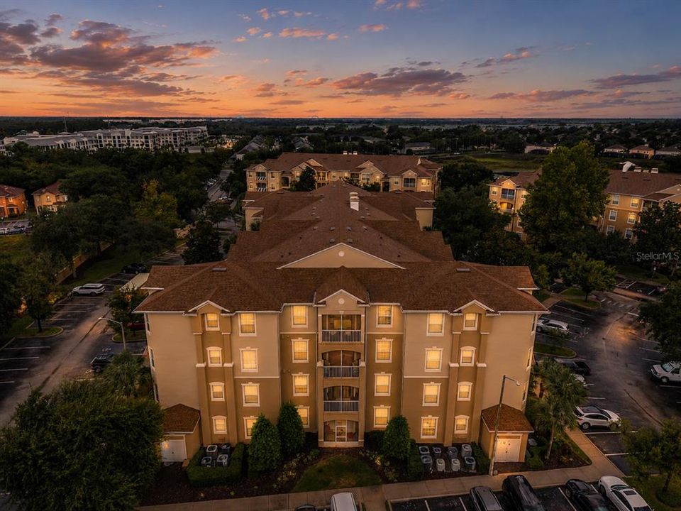 For Sale: $275,000 (2 beds, 2 baths, 1081 Square Feet)