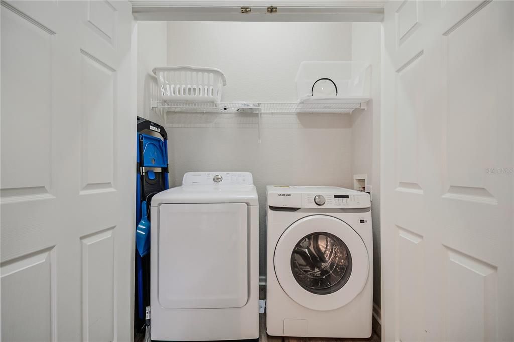 For Sale: $275,000 (2 beds, 2 baths, 1081 Square Feet)
