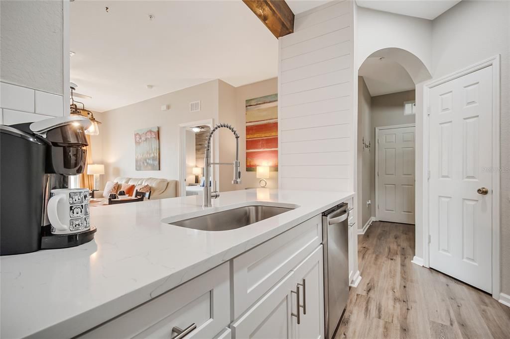 For Sale: $275,000 (2 beds, 2 baths, 1081 Square Feet)