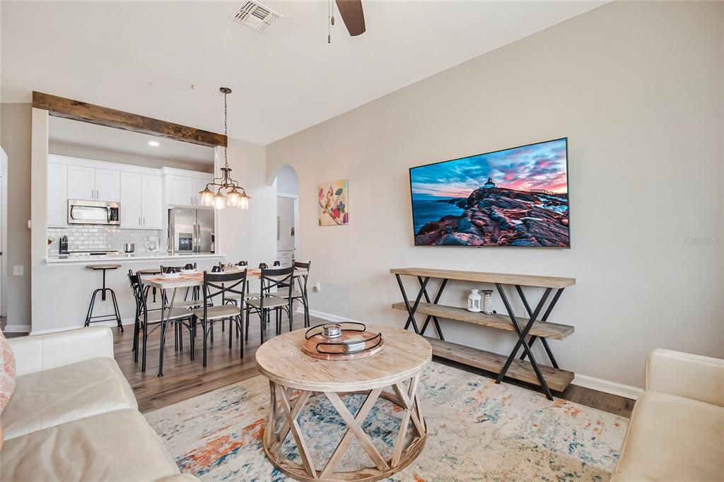 For Sale: $275,000 (2 beds, 2 baths, 1081 Square Feet)