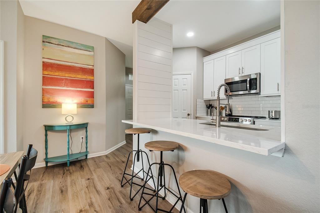 For Sale: $275,000 (2 beds, 2 baths, 1081 Square Feet)