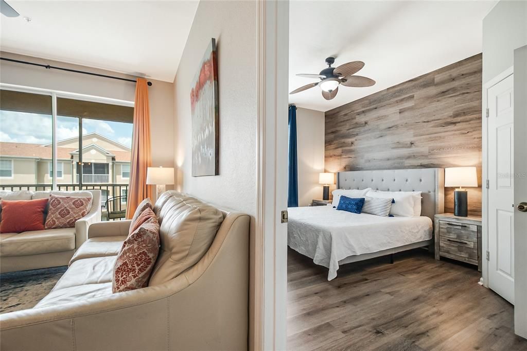 For Sale: $275,000 (2 beds, 2 baths, 1081 Square Feet)
