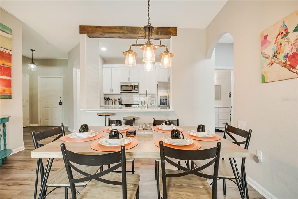 For Sale: $275,000 (2 beds, 2 baths, 1081 Square Feet)