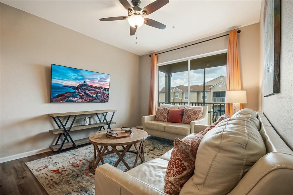 For Sale: $275,000 (2 beds, 2 baths, 1081 Square Feet)