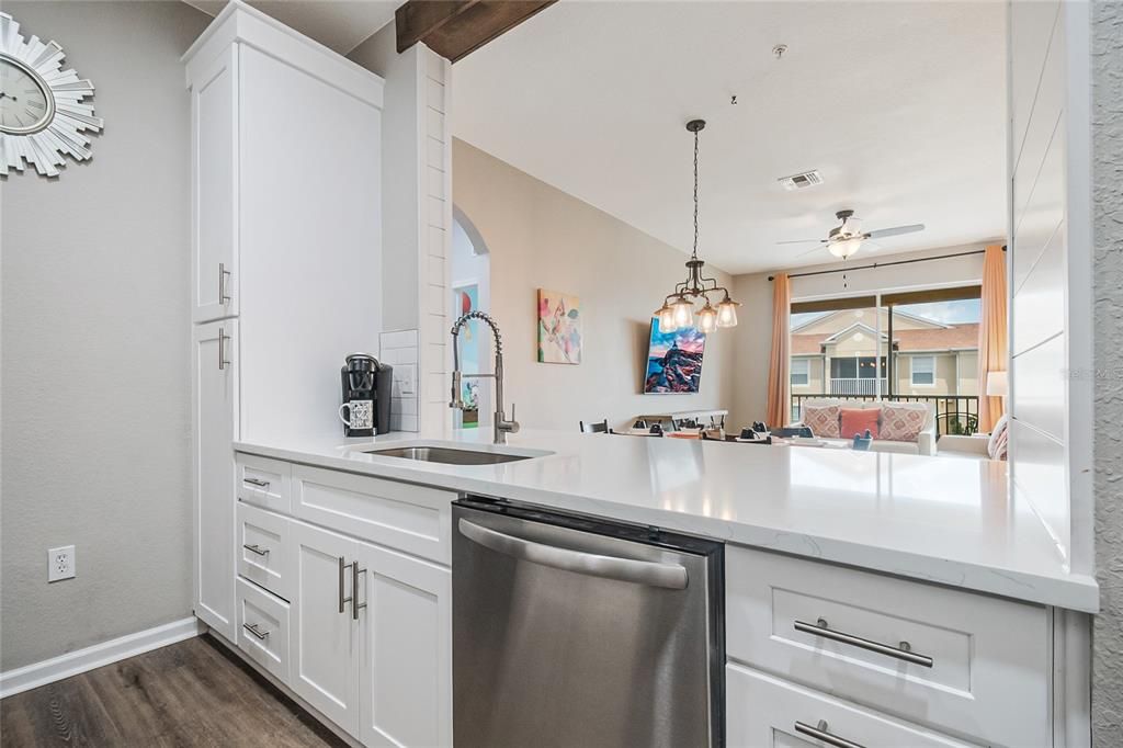 For Sale: $275,000 (2 beds, 2 baths, 1081 Square Feet)