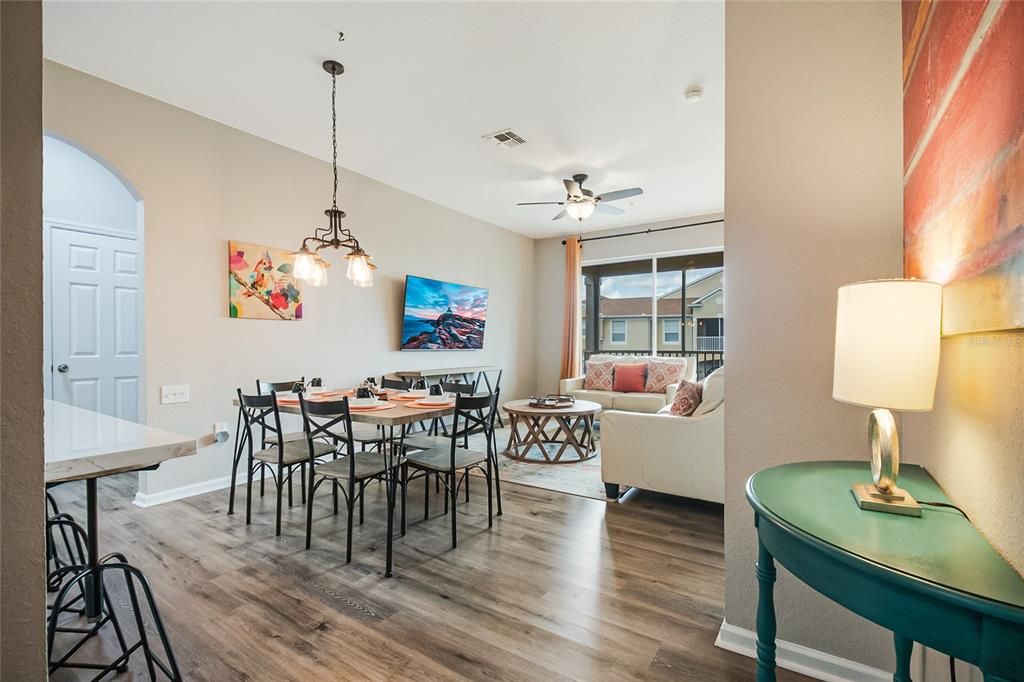 For Sale: $275,000 (2 beds, 2 baths, 1081 Square Feet)