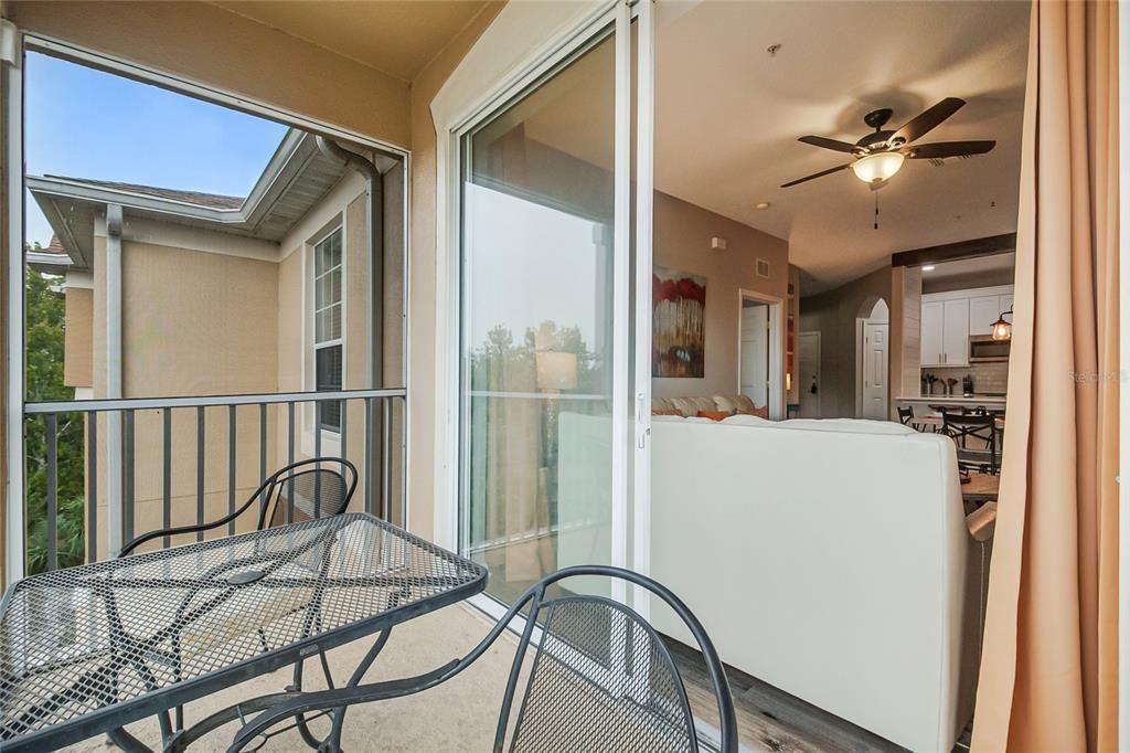 For Sale: $275,000 (2 beds, 2 baths, 1081 Square Feet)