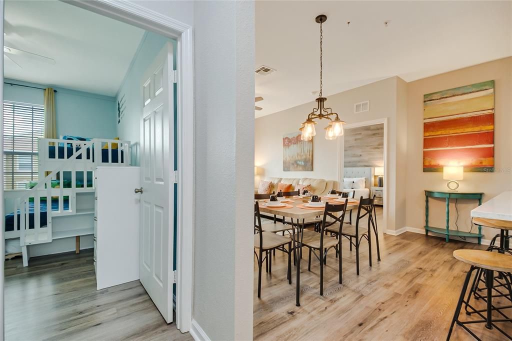 For Sale: $275,000 (2 beds, 2 baths, 1081 Square Feet)
