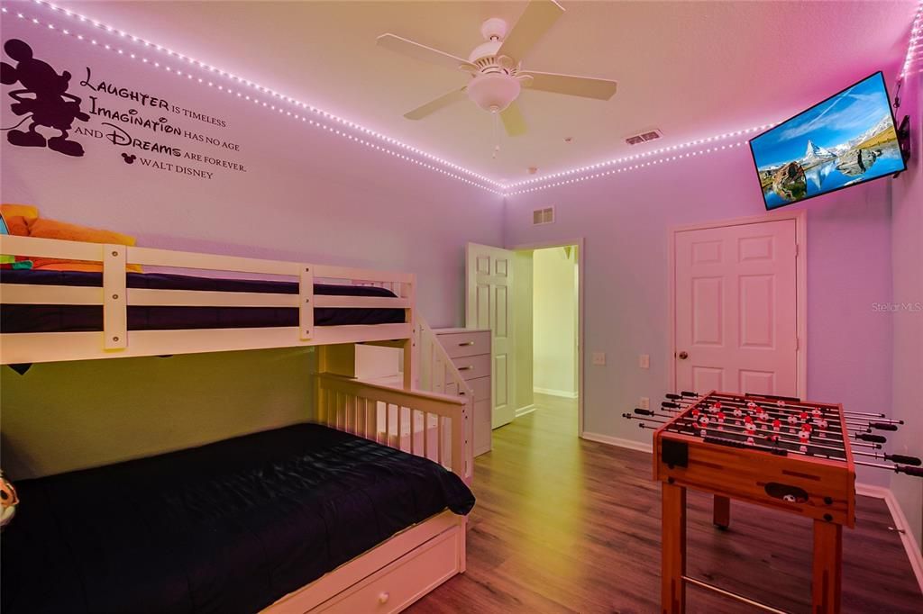 For Sale: $275,000 (2 beds, 2 baths, 1081 Square Feet)