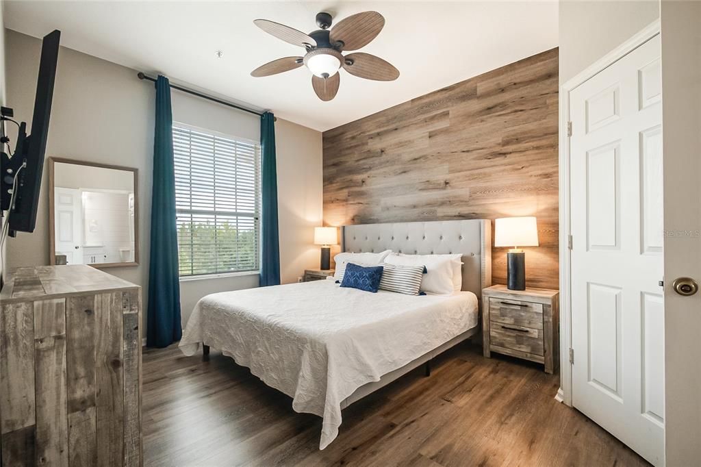 For Sale: $275,000 (2 beds, 2 baths, 1081 Square Feet)