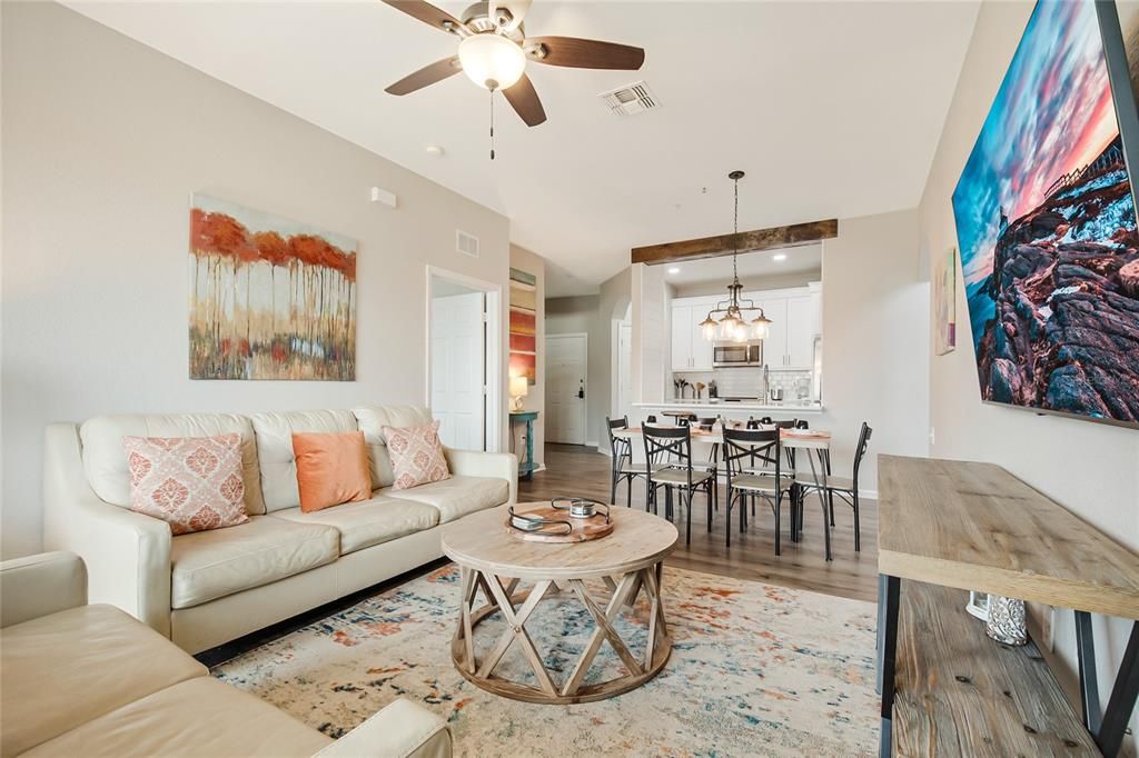 For Sale: $275,000 (2 beds, 2 baths, 1081 Square Feet)