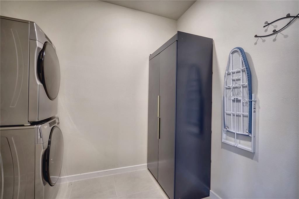 For Sale: $669,000 (4 beds, 3 baths, 2860 Square Feet)
