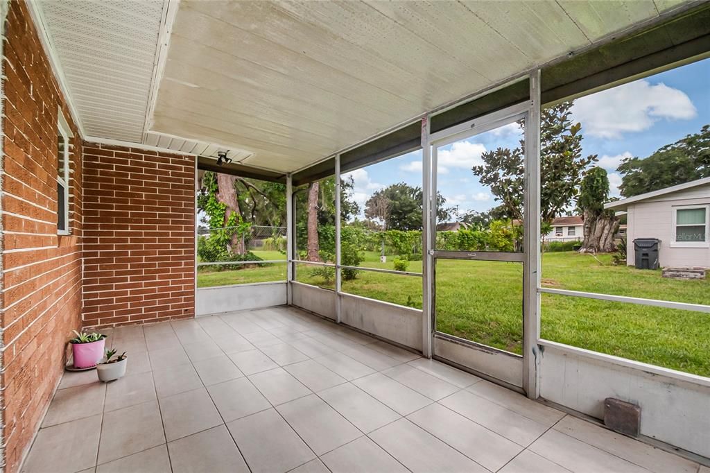 For Sale: $279,900 (3 beds, 3 baths, 1364 Square Feet)